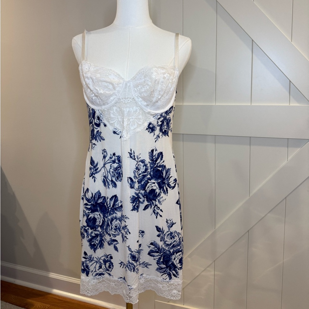 Victoria's Secret Elegant White and Navy Chemise